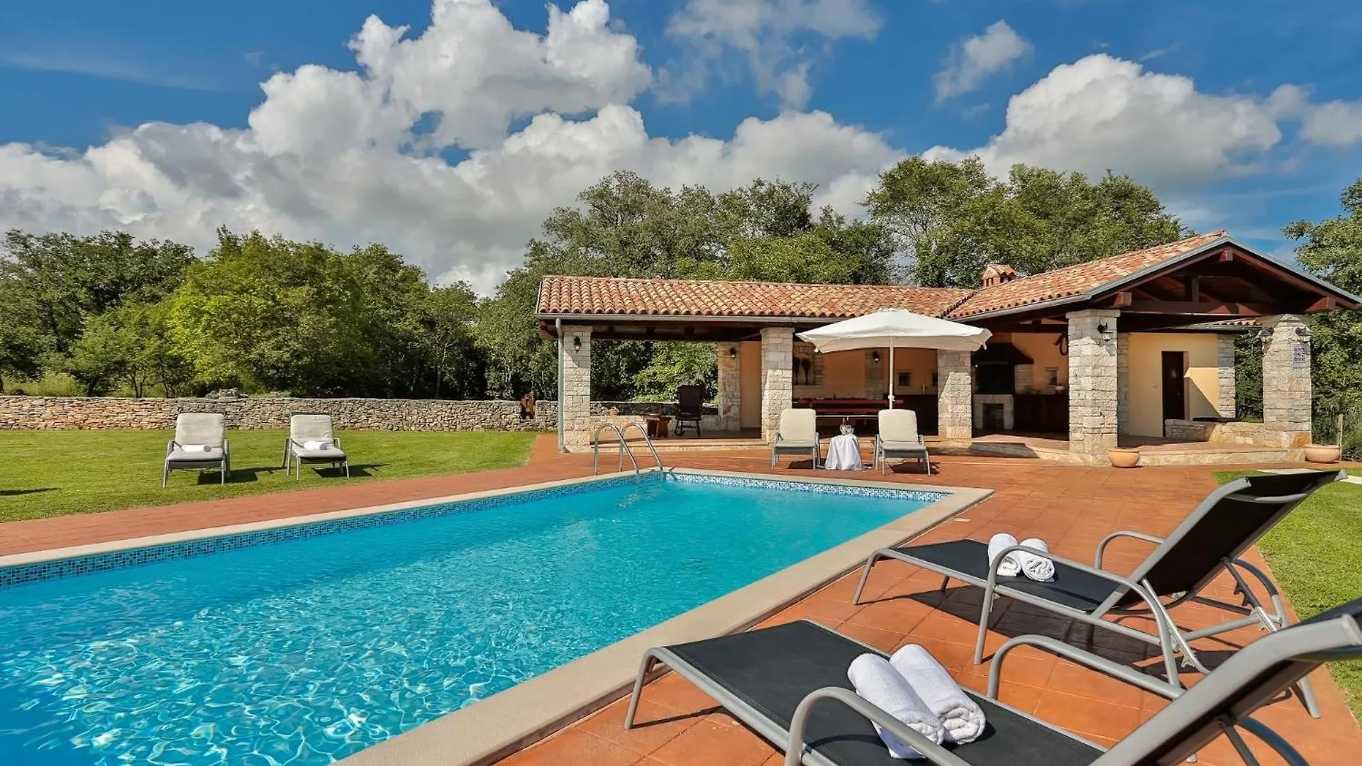 Family Friendly House With A Swimming Pool Sveti Kirin, Central Istria - Sredisnja Istra - 23761 Svetvincenat Holiday home